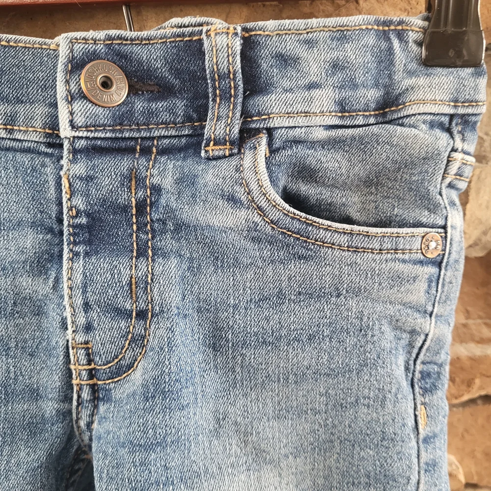 EUC 2T Oshkosh B'gosh Classic Blue Jeans